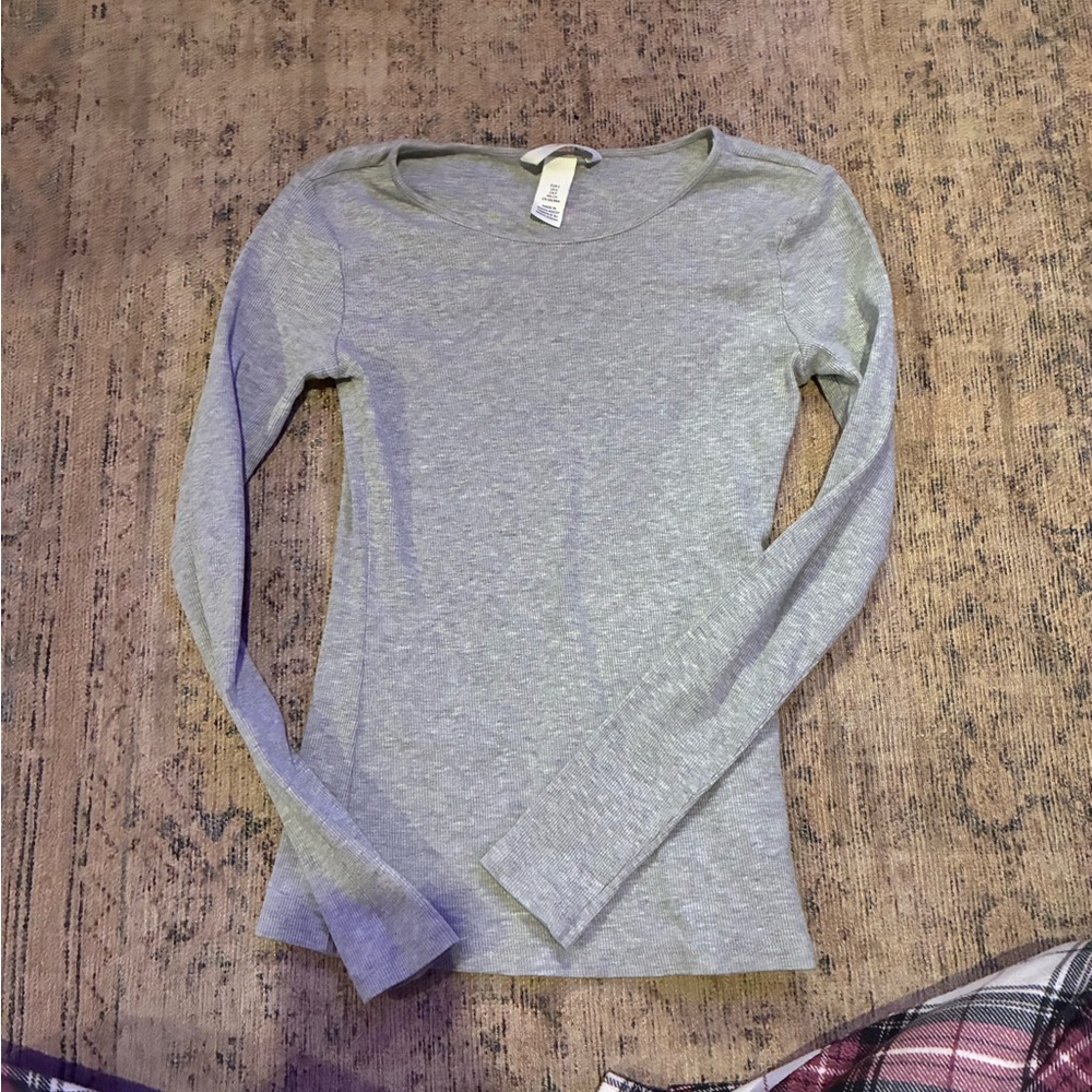 H&M Light Gray Long Sleeve Women's Tee